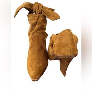 Just Fab Cognac Suede Tie Boots Women size 10 heel 4” Botas de mujer 4 pulgadas
